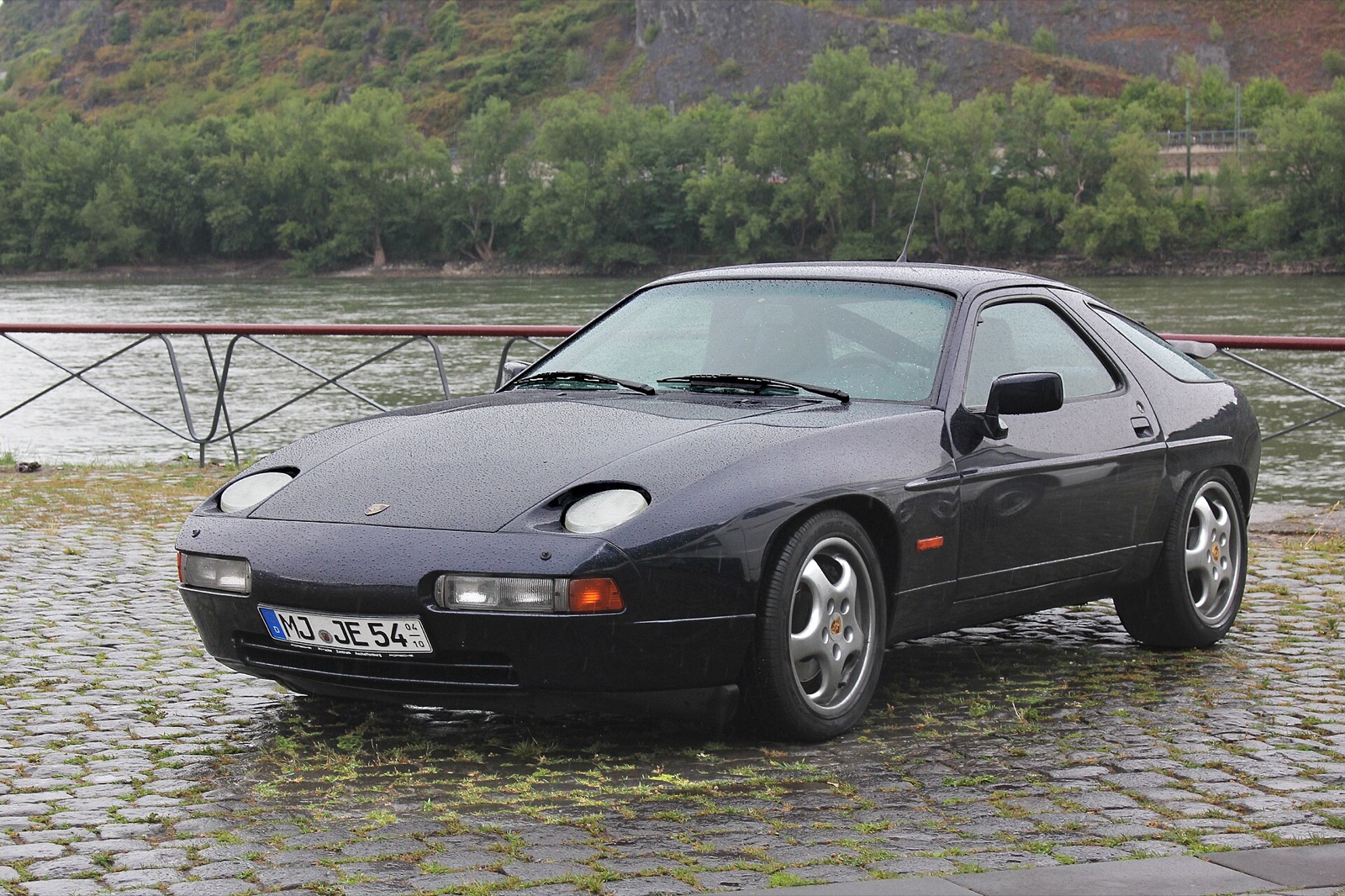 Porsche 928 — 928 GT