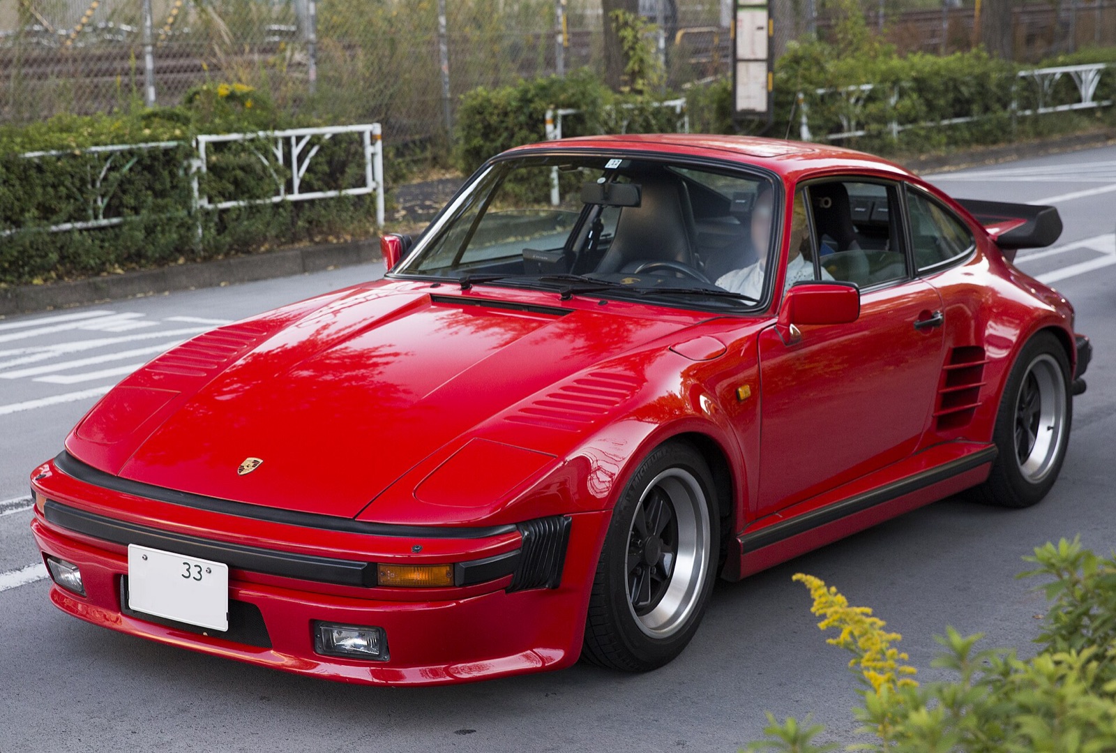 Porsche 911 Turbo (930) — Flachbau (Slantnose)