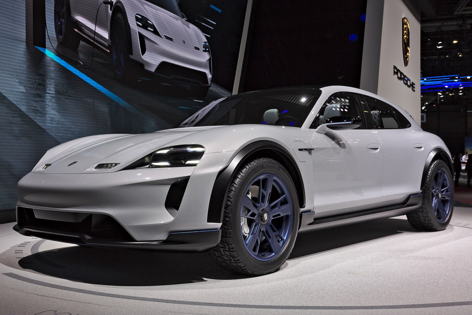 Porsche Mission E (Concept) — Mission E Cross Turismo