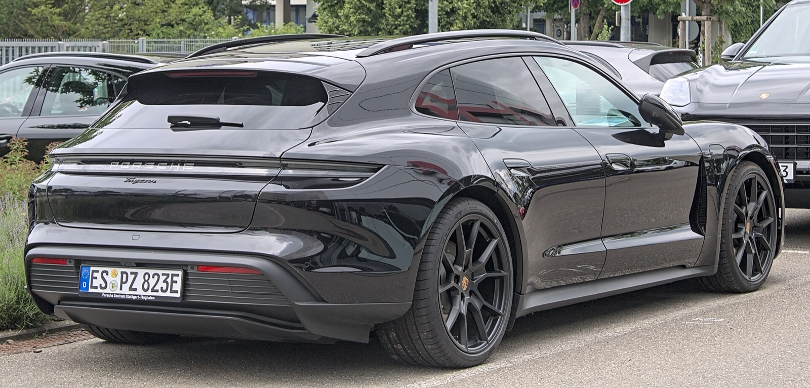 Porsche Taycan — Cross Turismo